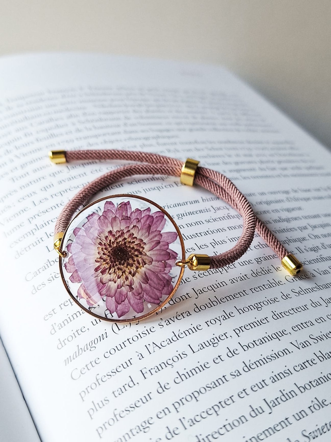 Armband mit Chrysantheme