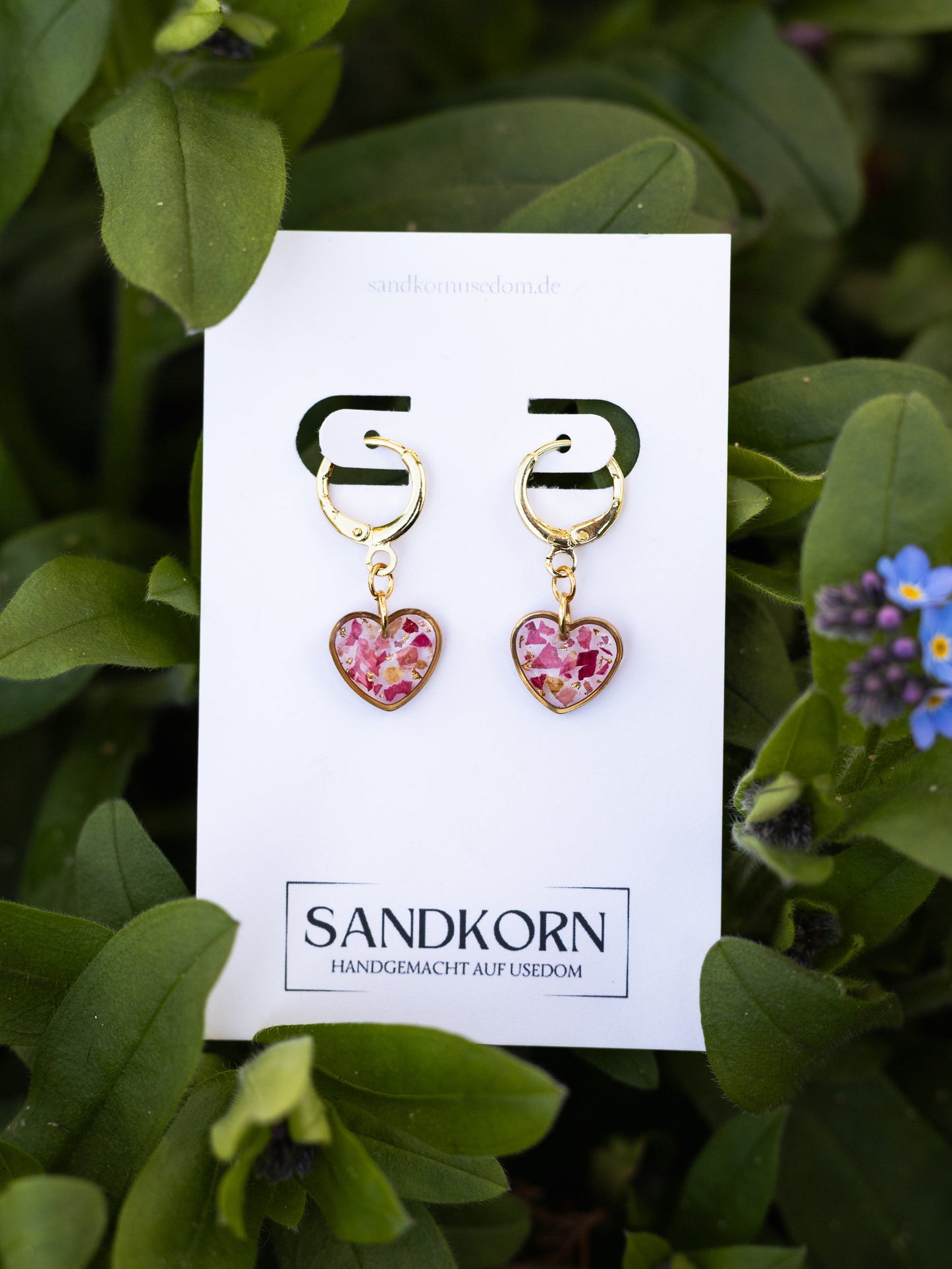 Romantische Ohrringe mit echten Rosenblüten | Epoxidharz-Schmuck