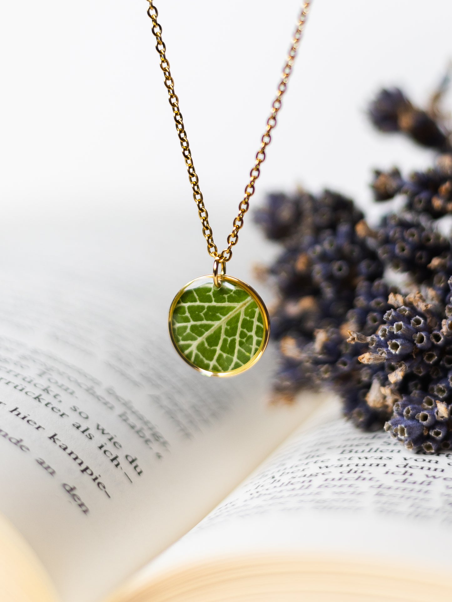 Kette mit Fittonia-Blatt - SANDKORN Usedom