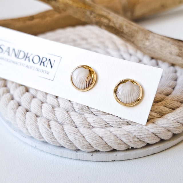 Muschel-Stecker - Gold 10 mm - SANDKORN Usedom