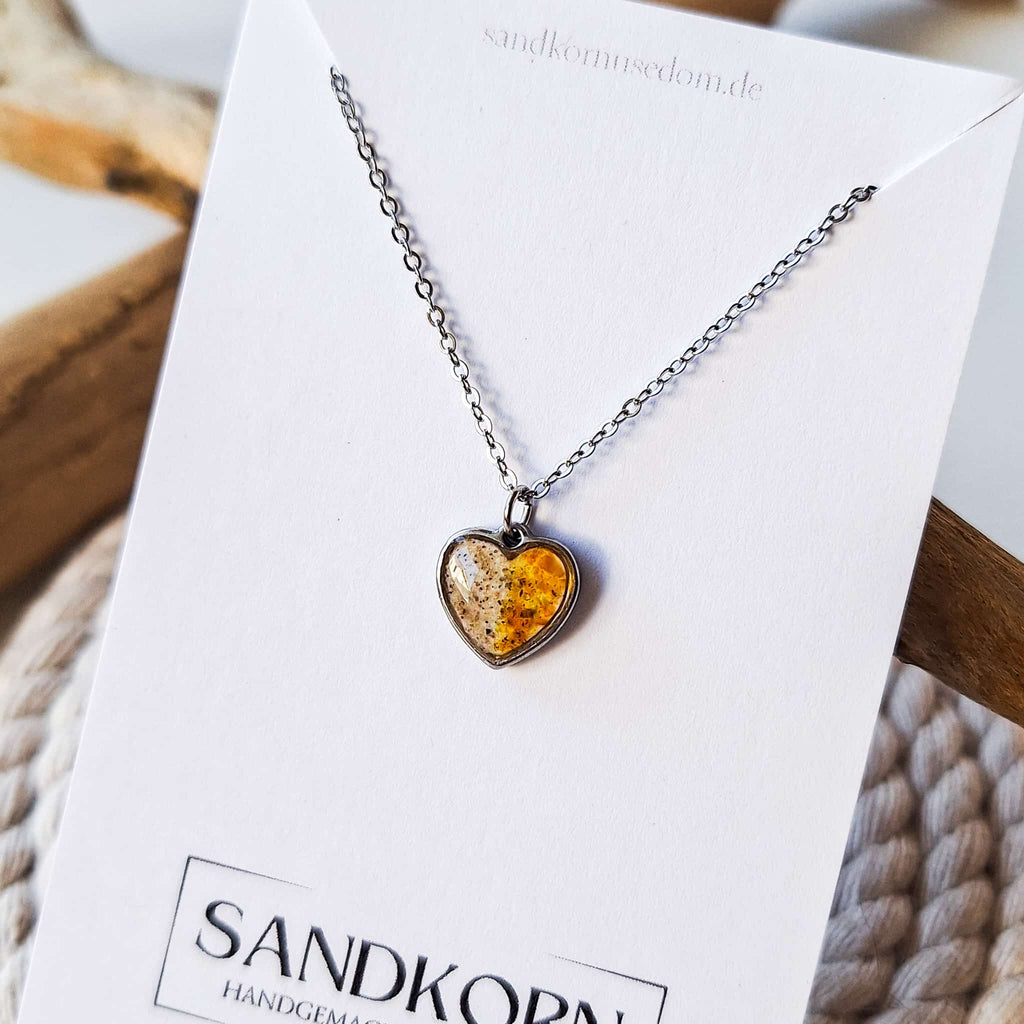 Herz-Halskette mit Strandsand und Bernstein