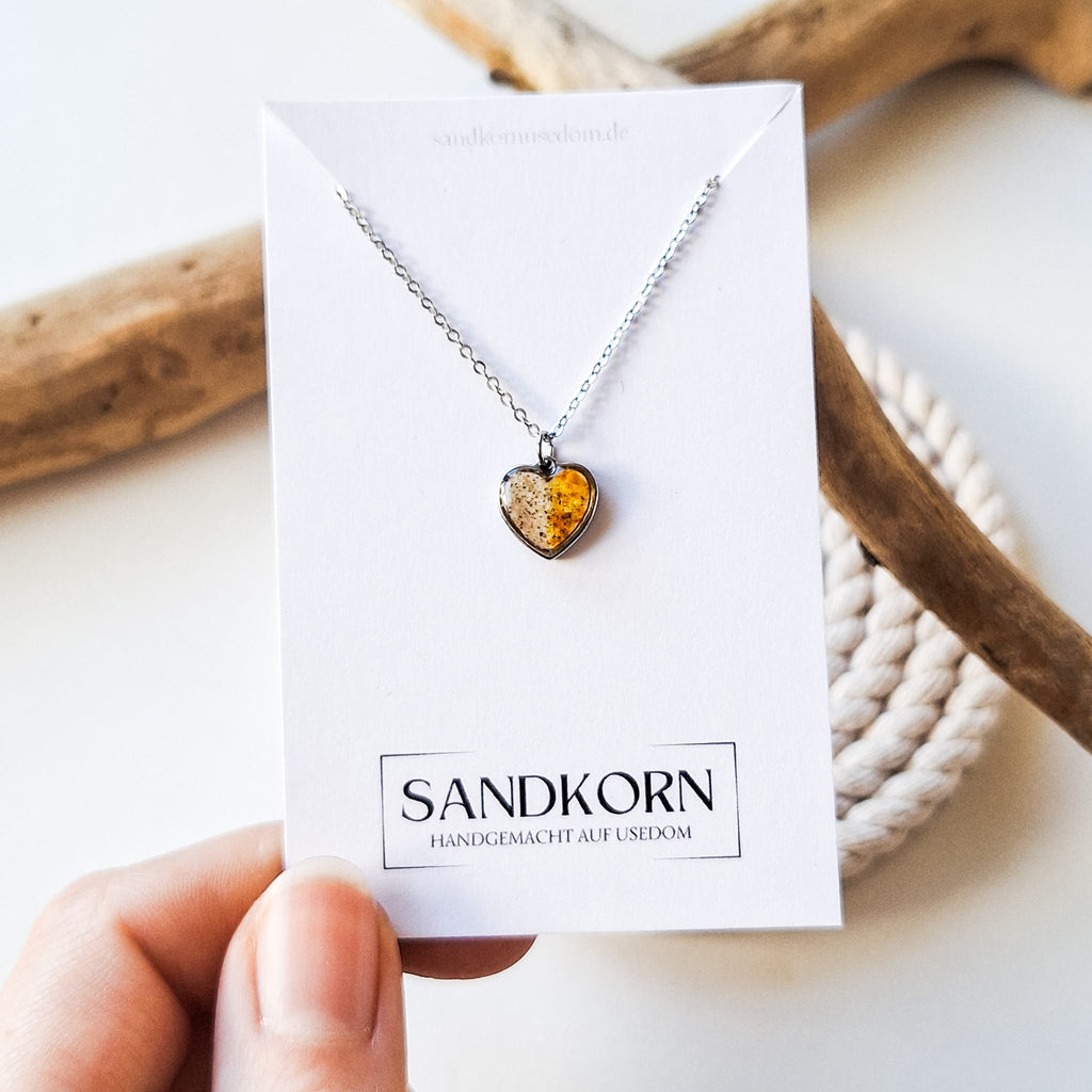 Herz-Halskette mit Strandsand und Bernstein