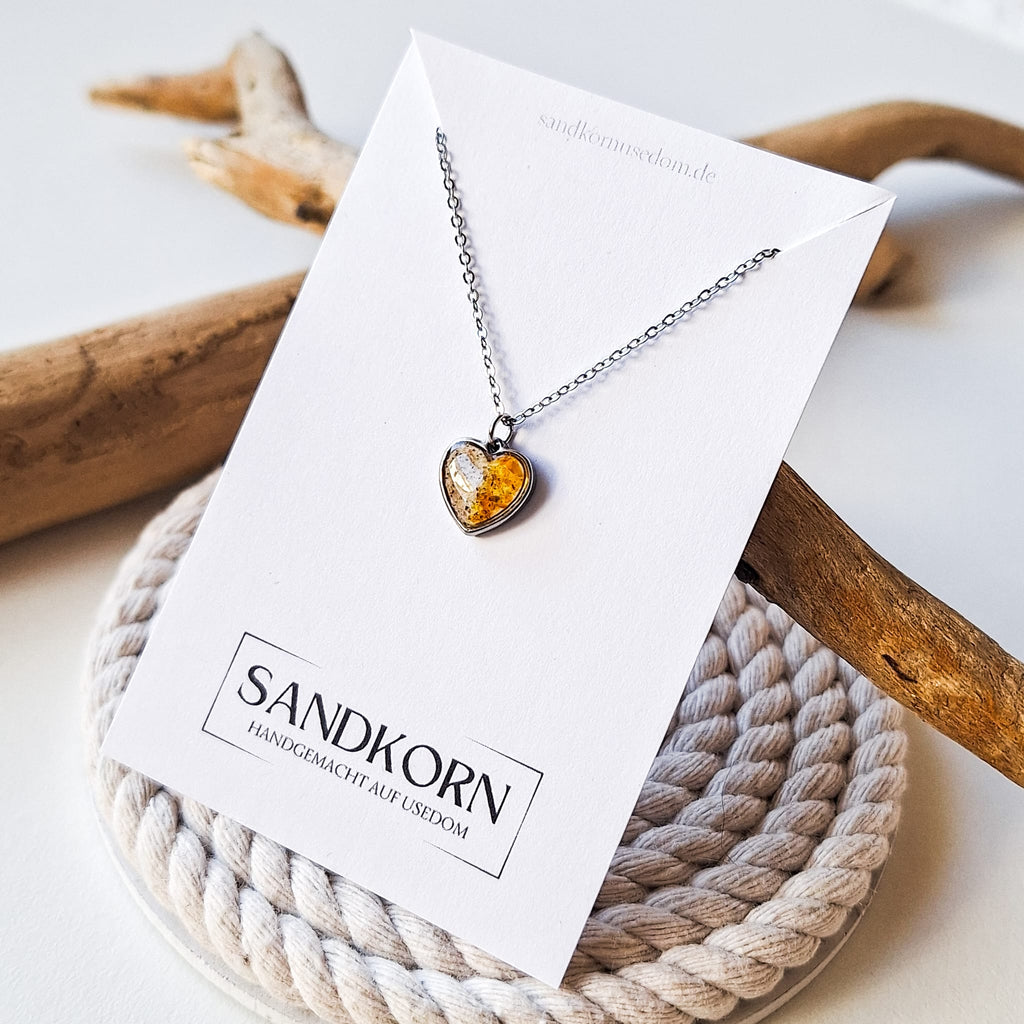 Halskette mit Strandsand und Bernstein aus der Ostsee | Usedom Schmuck