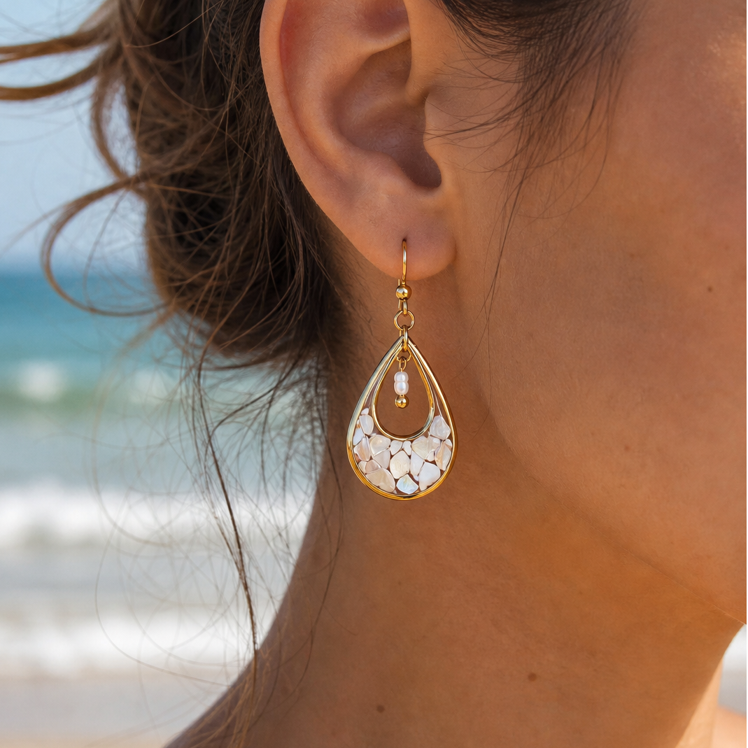 Ohrringe mit Muschelfragmenten und Süßwasserperlen | Usedom Schmuck | Meer Schmuck | Strandschmuck