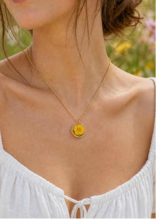 Dezente Halskette mit echten Blüten | Naturschmuck mit echten Pflanzen | Halskette mit Butterblume | PVD Vergoldung | Usedom Schmuck