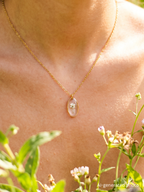 Dezente Halskette mit winziger Blüte | Naturschmuck von Usedom | Schmuck mit echten Pflanzen | Blumen Halskette | Usedom Schmuck | PVD Schmuck | Sandkorn Usedom