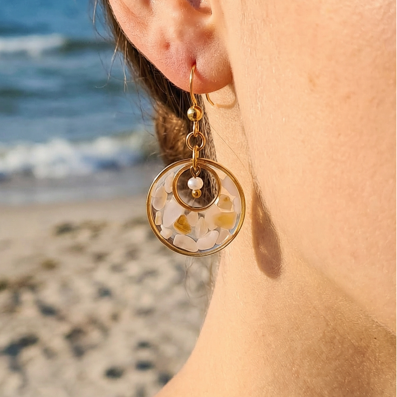 Ohrringe mit Muschelfragmenten und Süßwasserperlen | Usedom Schmuck | Meer Schmuck | Strandschmuck