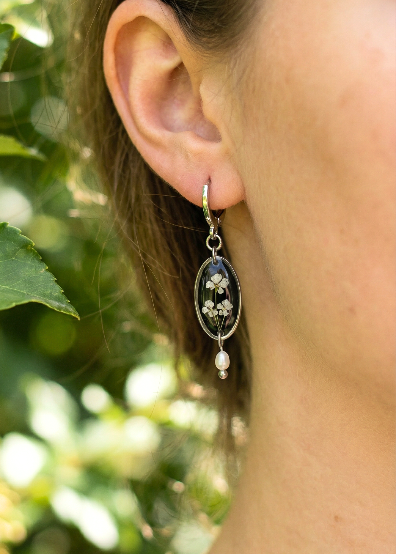 Schwarze Ohrringe mit echten Blüten und Süßwasserperlen | Usedom Schmuck | Naturschmuck | Ohrringe mit Blumen