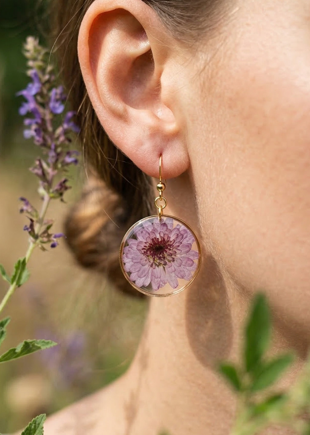 Ohrringe mit echten Chrysanthemen | Usedom Schmuck | Naturschmuck | Ohrringe mit Blumen | Nickelfreie Ohrringe | Allergieschmuck