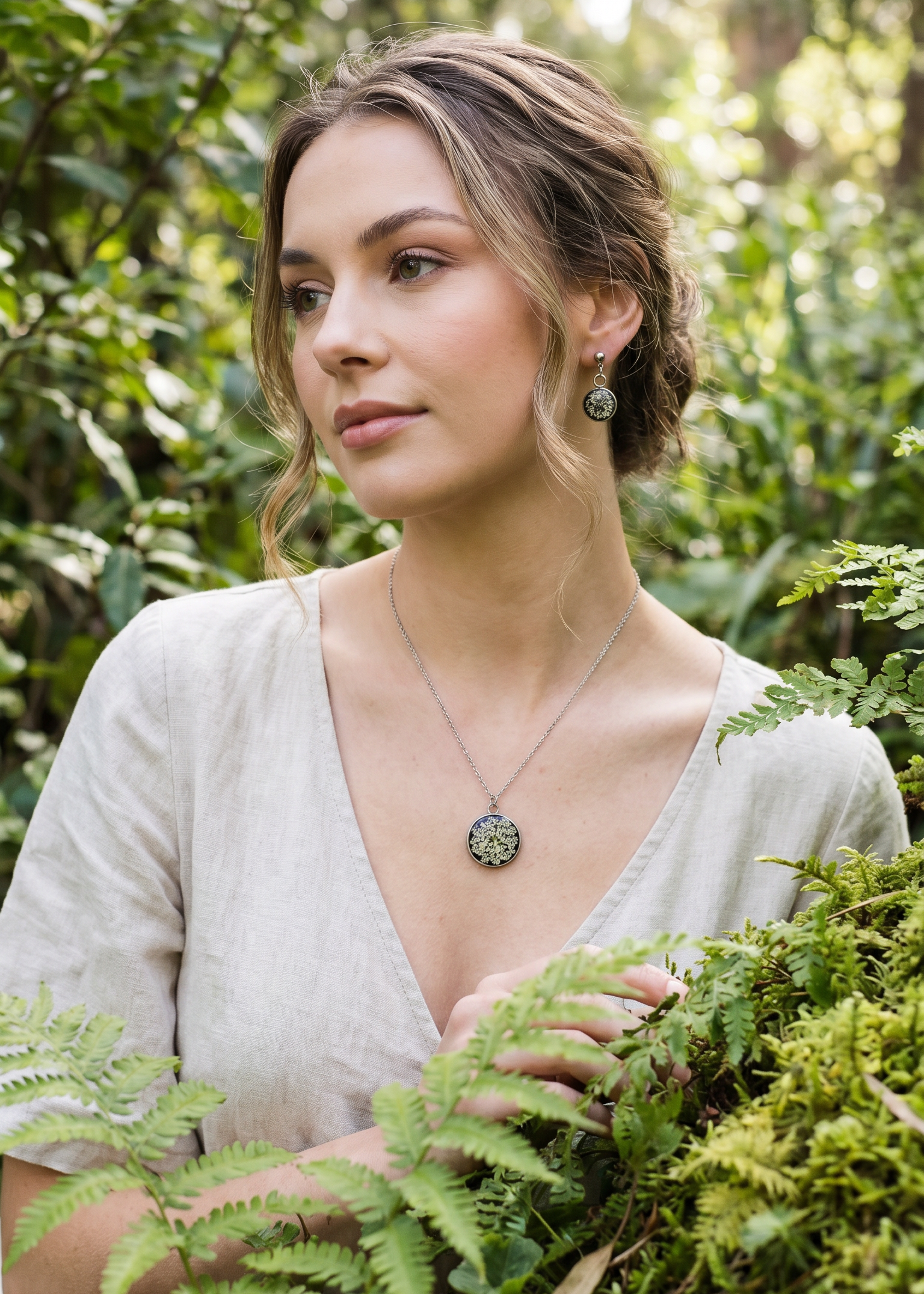 Schmuckset mit echten, winzigen Blüten | Geschenke zum Muttertag | Usedom Schmuck | Blütenschmuck | Naturschmuck | Allergieschmuck | Chirurgenstahl Ohrringe | Schwarzer Schmuck | Gothic Schmuck