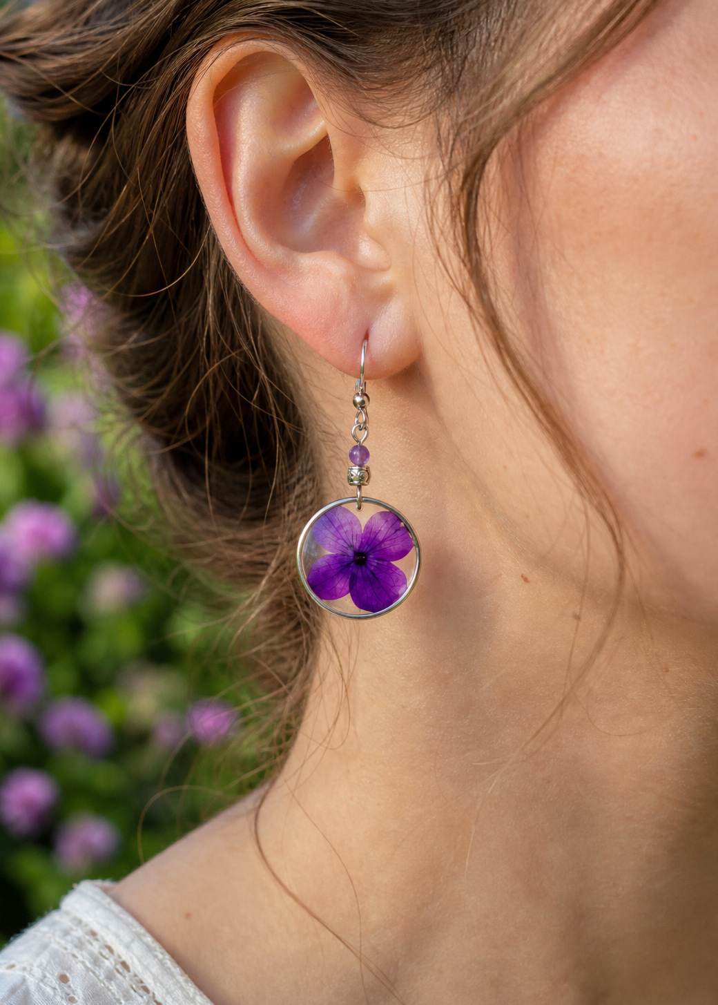 Allergiefreundliche Ohrringe mit echten Pflanzen | Blumenschmuck | Chirurgenstahl Ohrringe | Sommerschmuck | PVD-vergoldet | Sandkorn Usedom | Lila Ohrringe | BTS Schmuck