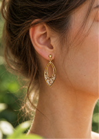 Romantische Ohrringe mit echten weißen Blüten | Schmuck mit Pflanzen | Brautohrringe | Hochzeitsschmuck | Ohrringe mit Blumen | Ohrringe für Hochzeit