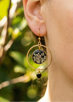 Einzigartige Ohrringe mit echten Blüten - SANDKORN Usedom | Blumenschmuck | Gothic Ohrringe | Witchy Jewelry | Schwarze Ohrringe