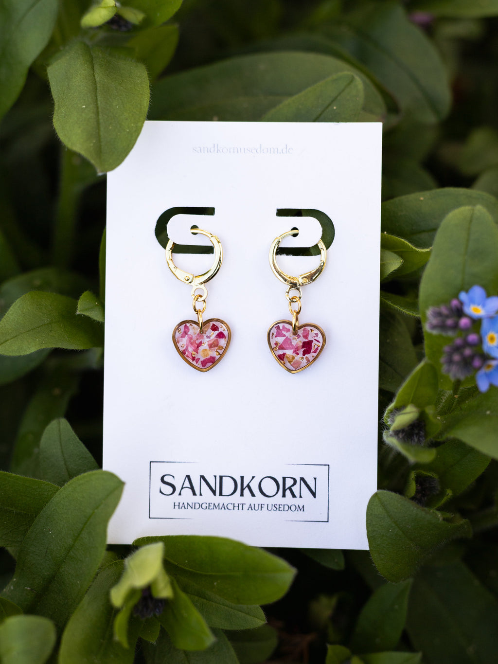 Romantische Ohrringe mit echten Rosenblüten | Epoxidharz-Schmuck