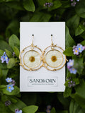 Handgemachte Ohrringe mit echter Kamille | Schmuck mit Pflanzen | Sandkorn Usedom