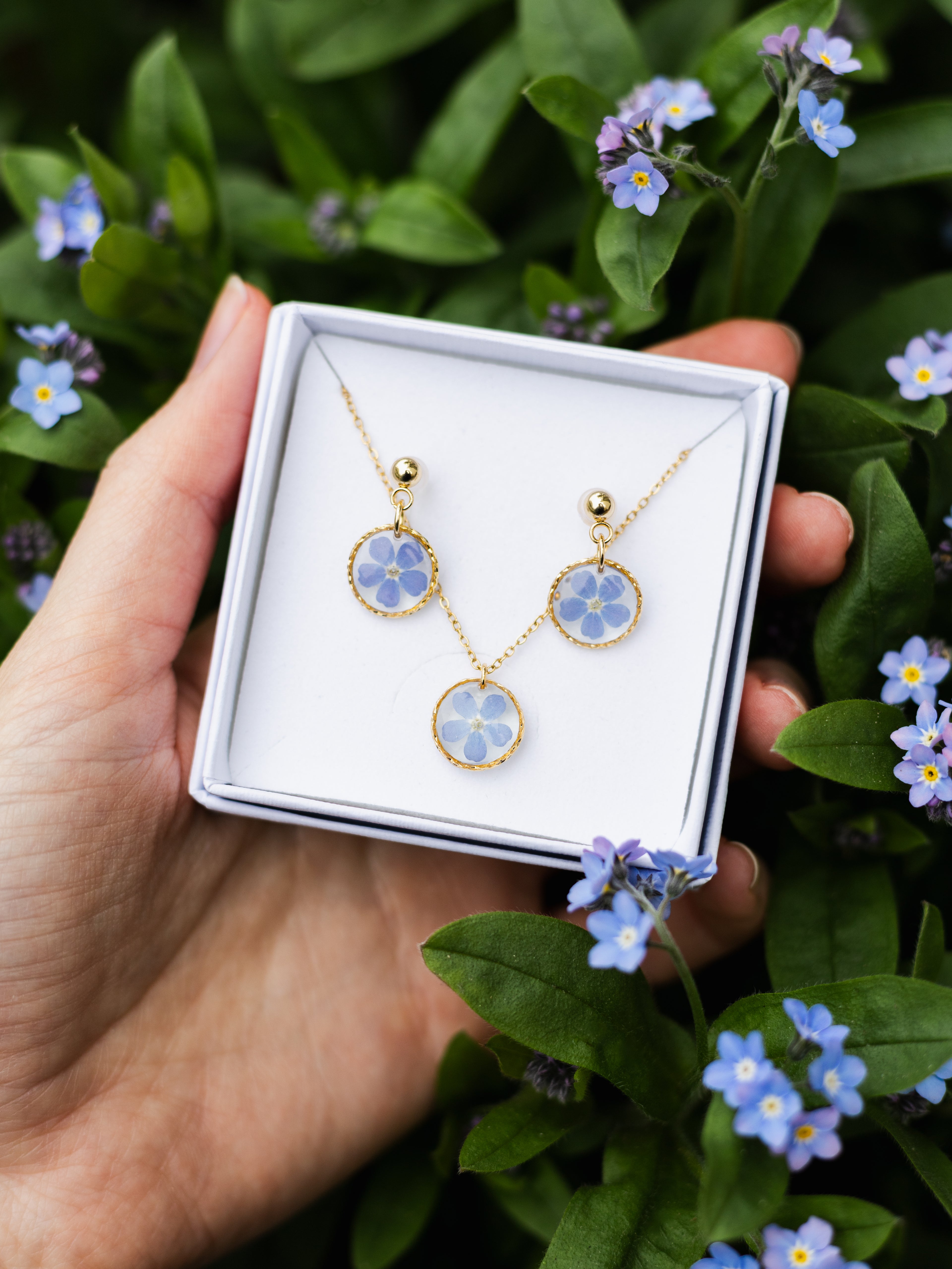 Schmuckset mit blauen Vergissmeinnicht-Blüten | Muttertag Geschenke | Sandkorn Usedom Schmuck