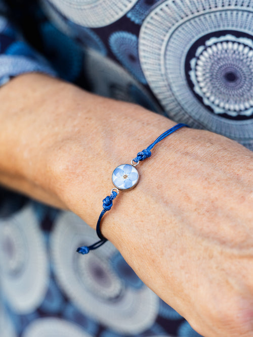 Armband mit Vergissmeinnicht