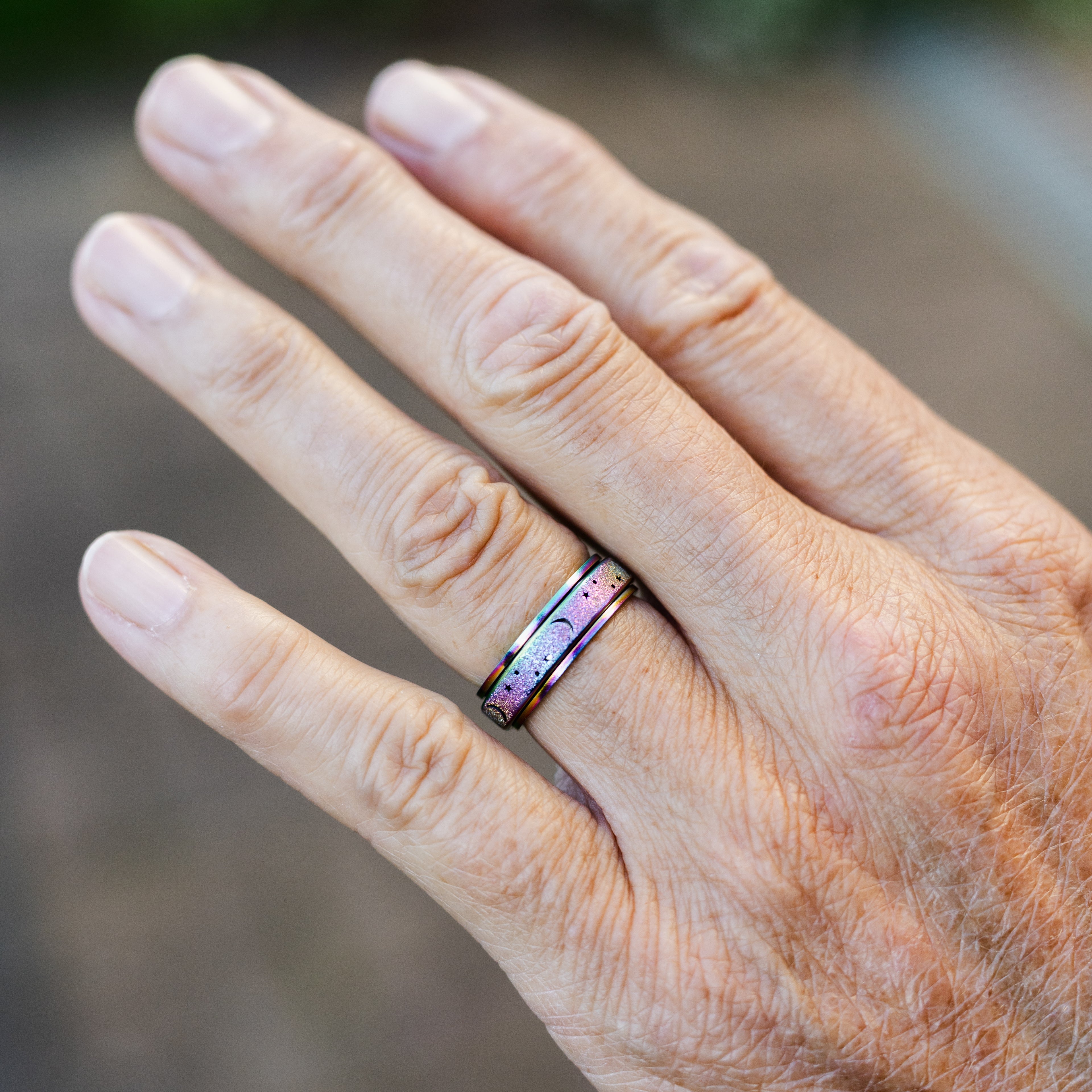 Drehbarer Ring mit Mond und Sternen