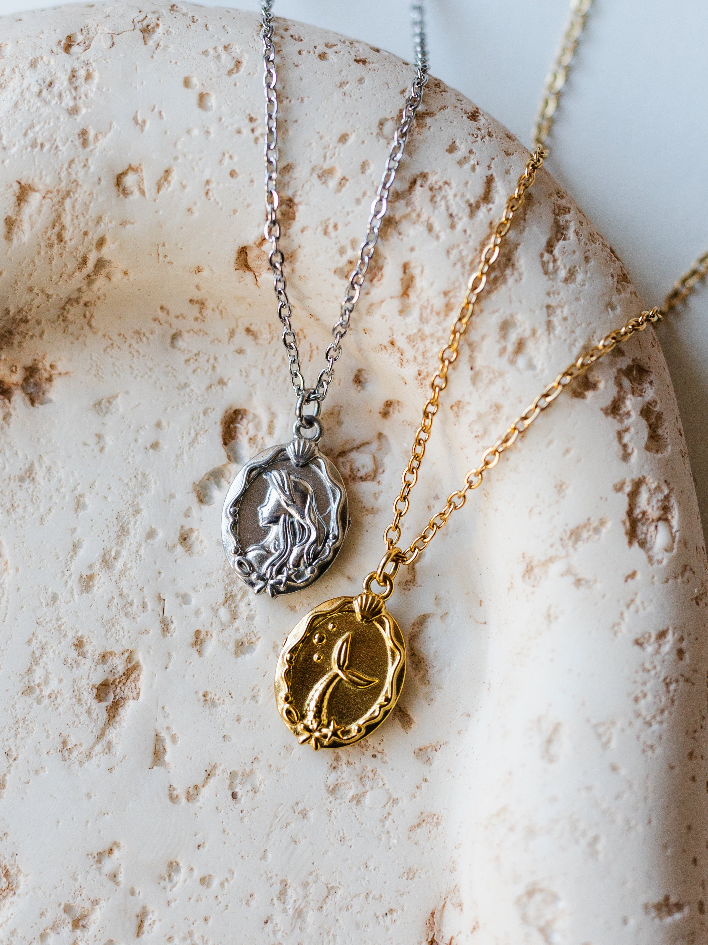 Zarte Halskette mit Meerjungfrau und Flosse | Maritimer Schmuck