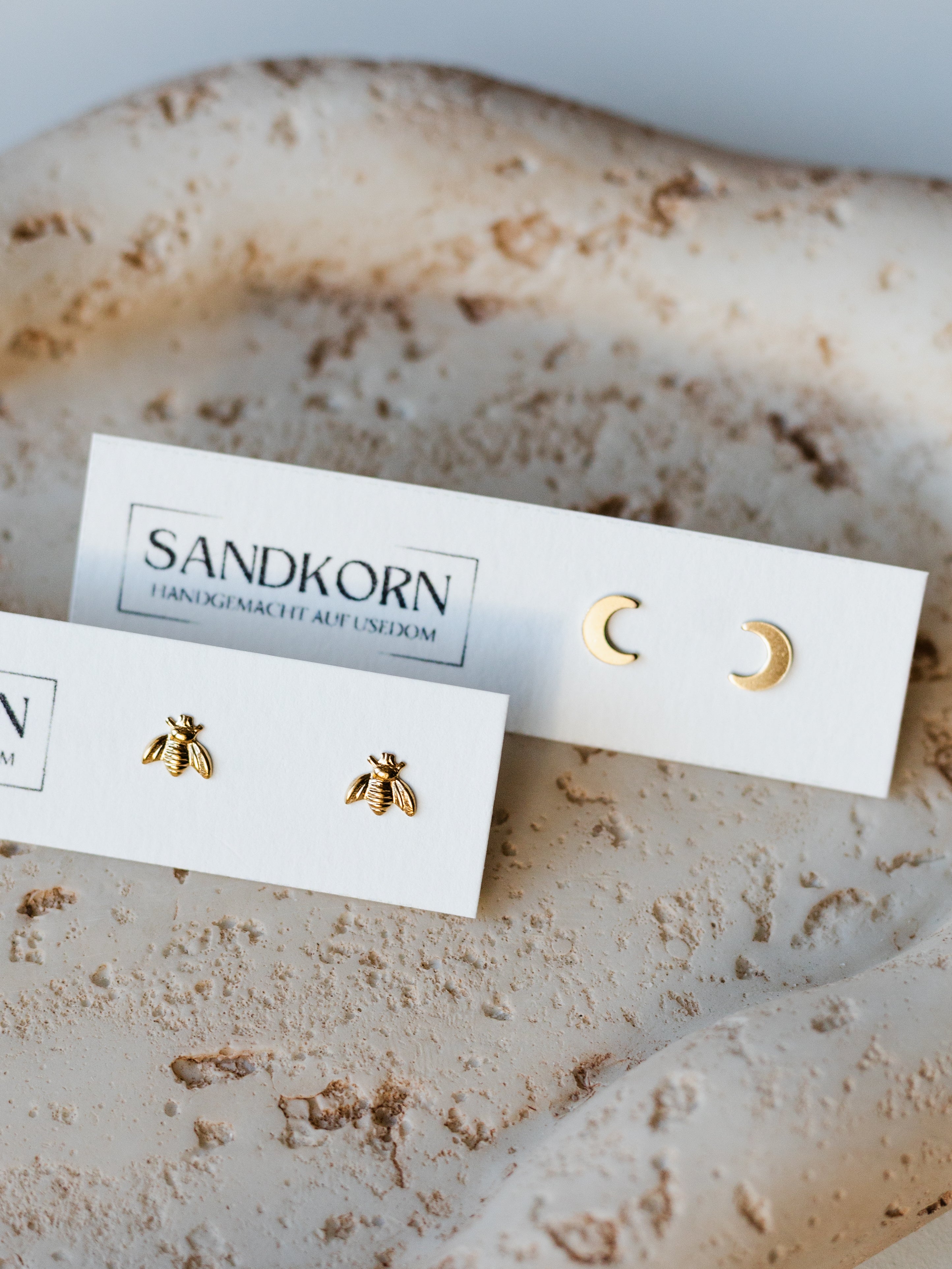 Gold Filled Ohrstecker mit Biene oder Halbmond | Usedom Schmuck