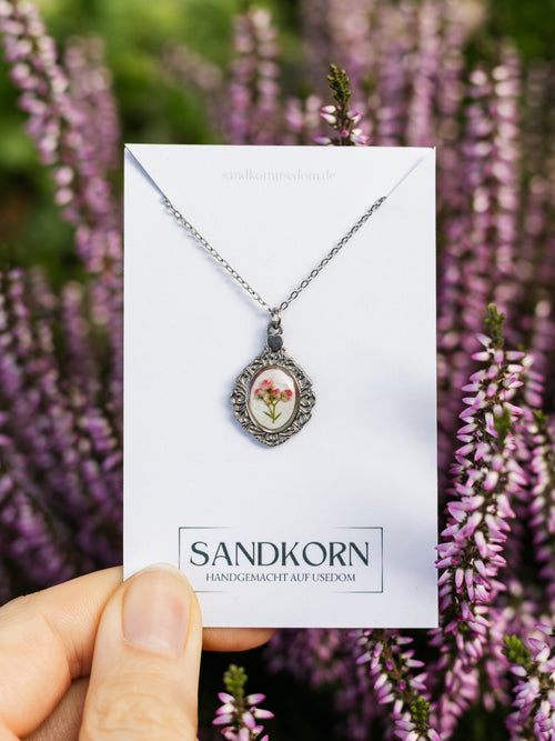Necklace with rice flower