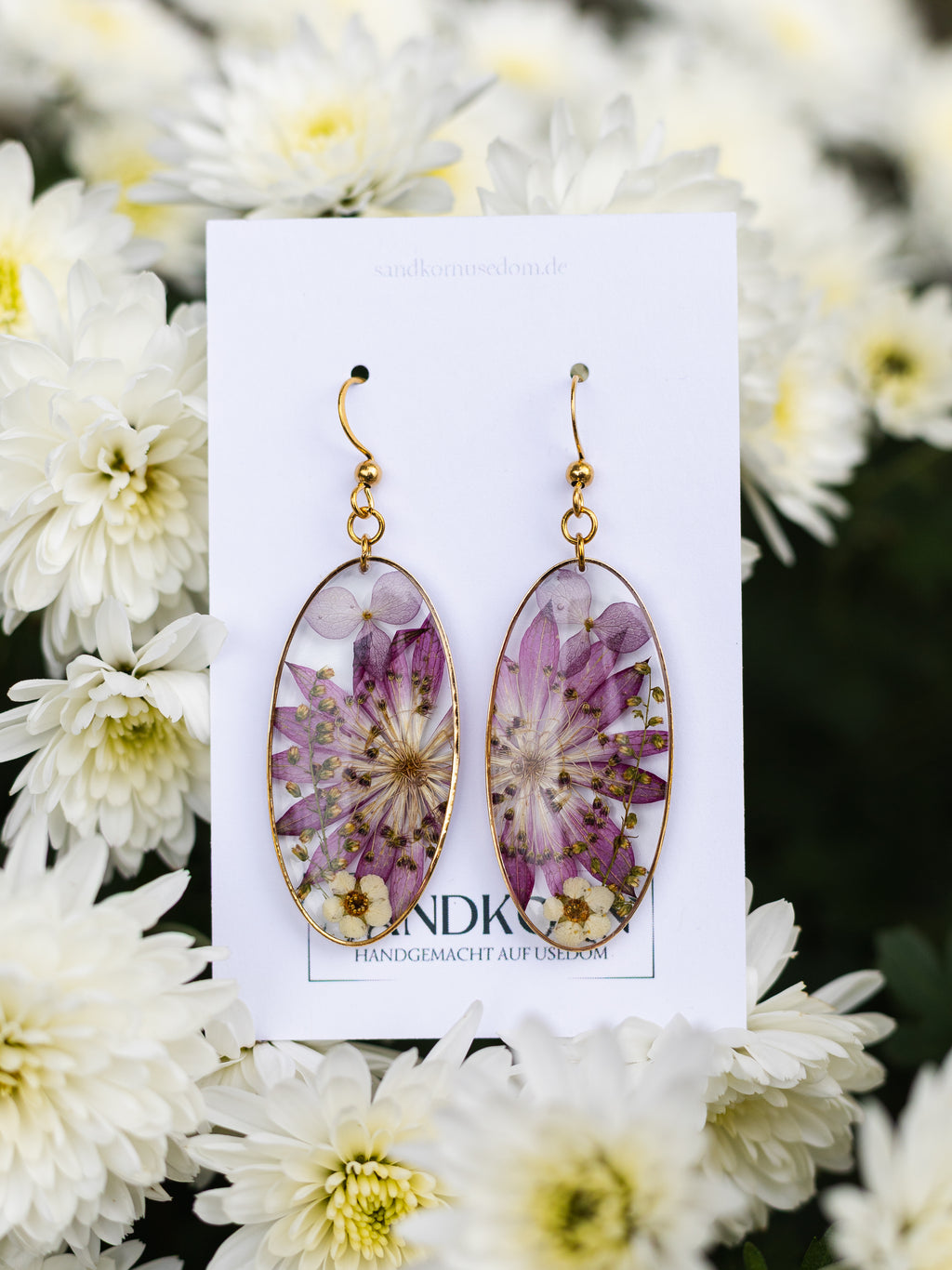 Ohrringe mit Sterndolde, Spiere, Beifuß und Hortensie