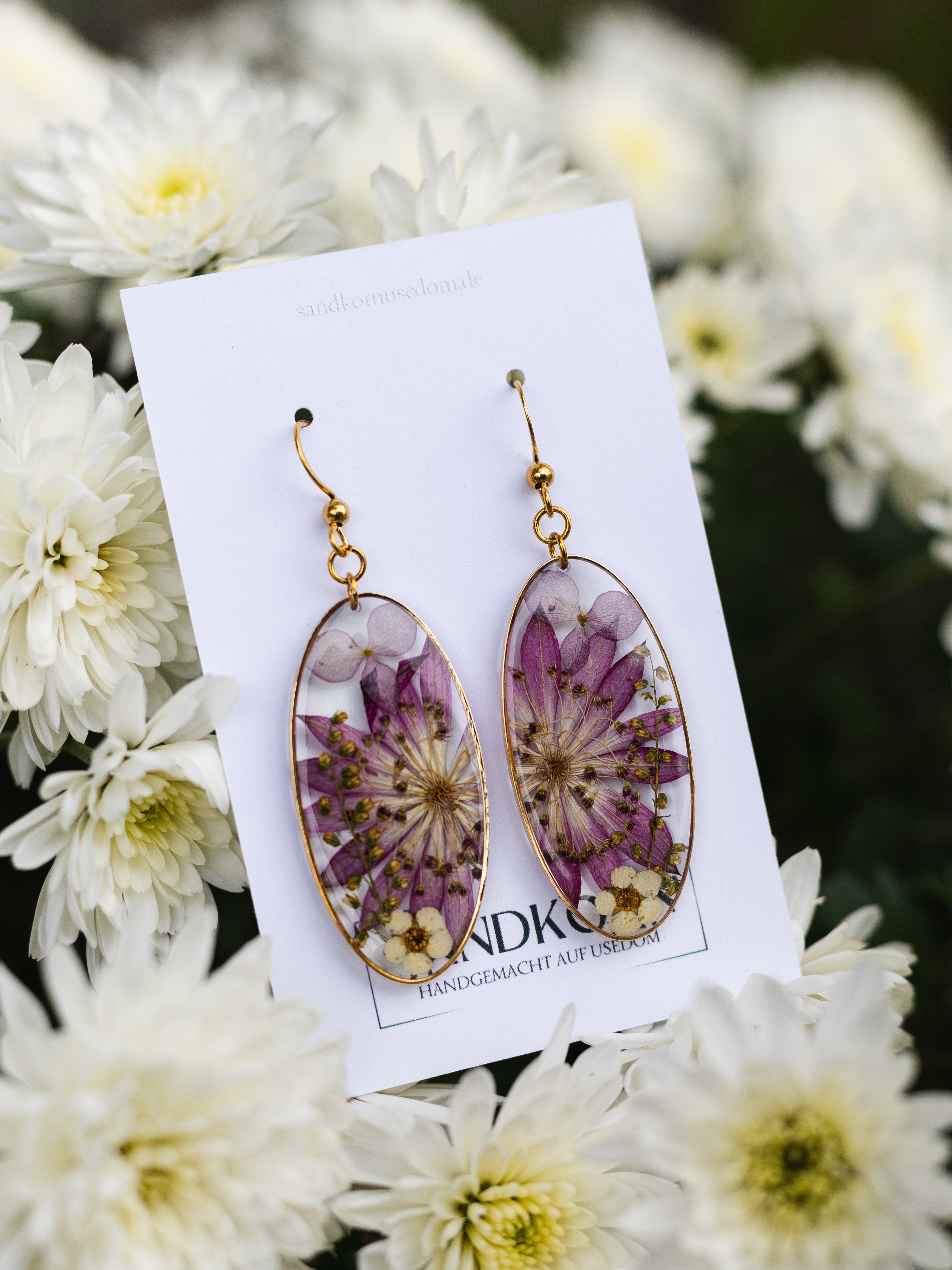 Ohrringe mit Sterndolde, Spiere, Beifuß und Hortensie