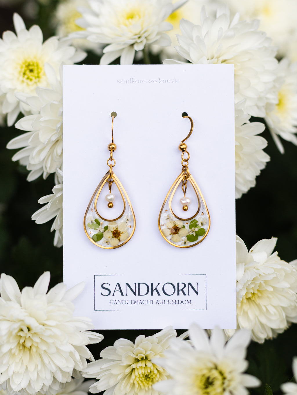 Ohrringe mit echten Blüten und Süßwasserperlen | Usedom Schmuck