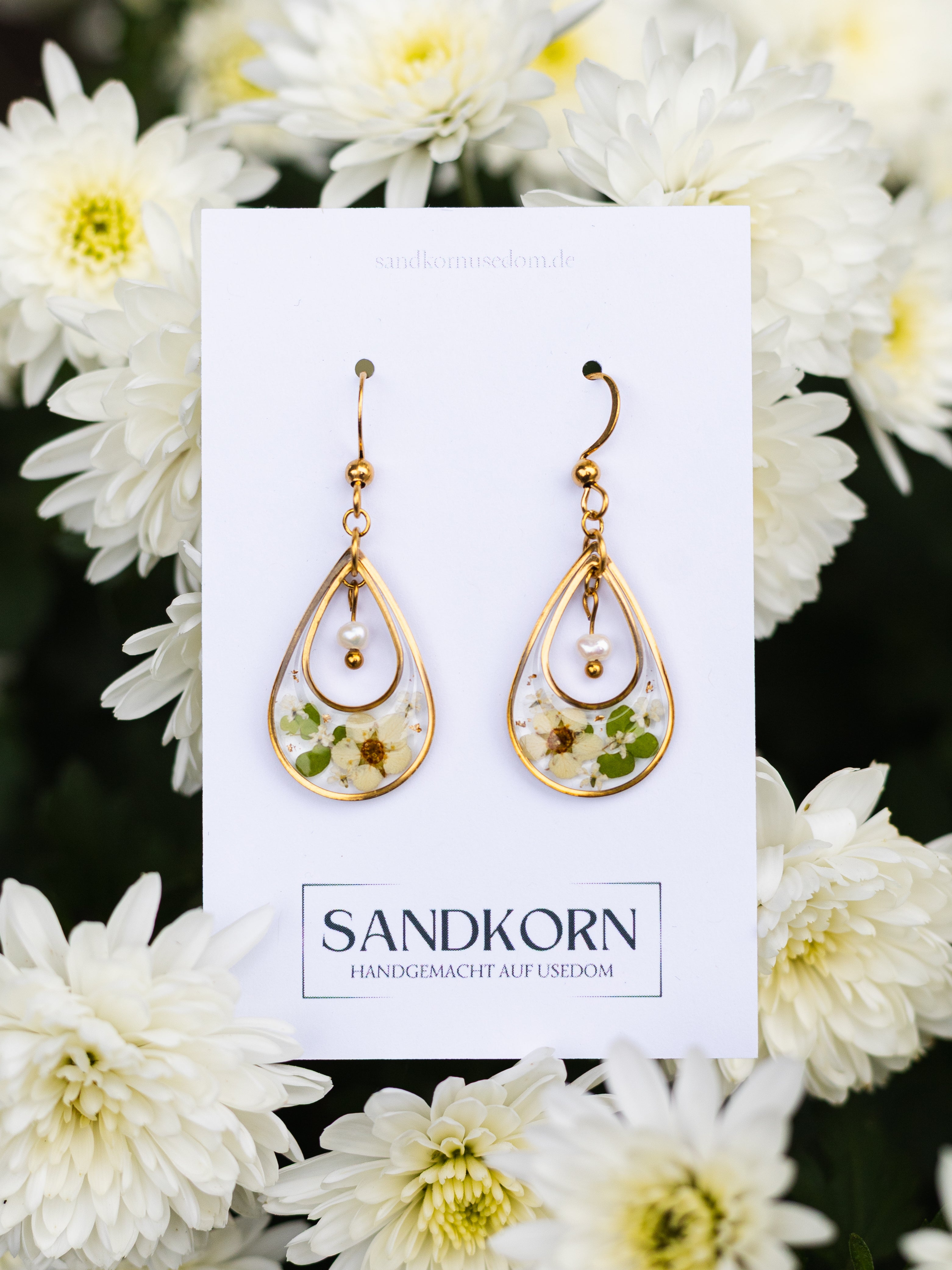 Ohrringe mit echten Blüten und Süßwasserperlen | Usedom Schmuck