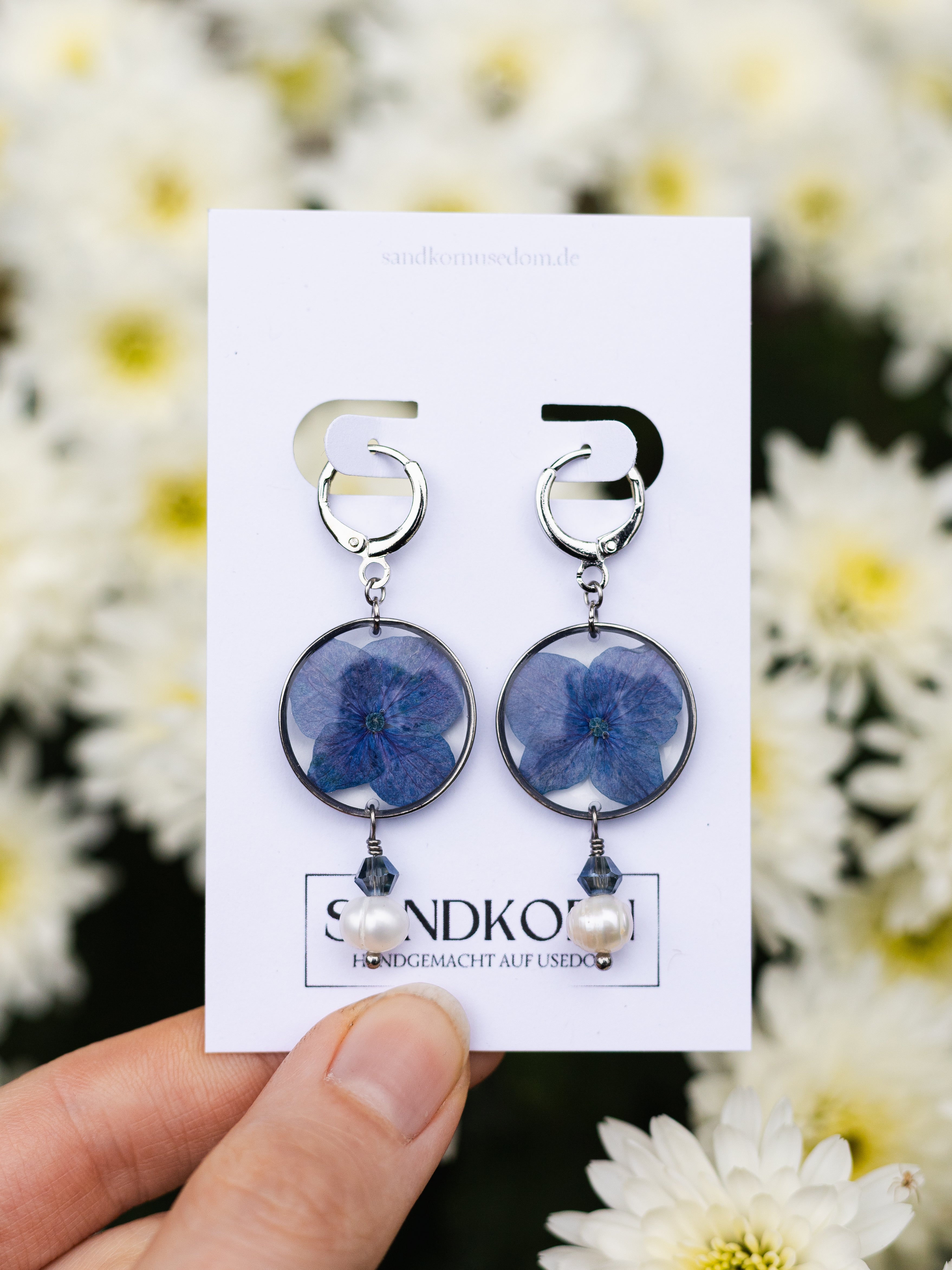Ohrringe mit Hortensie und Süßwasserperle