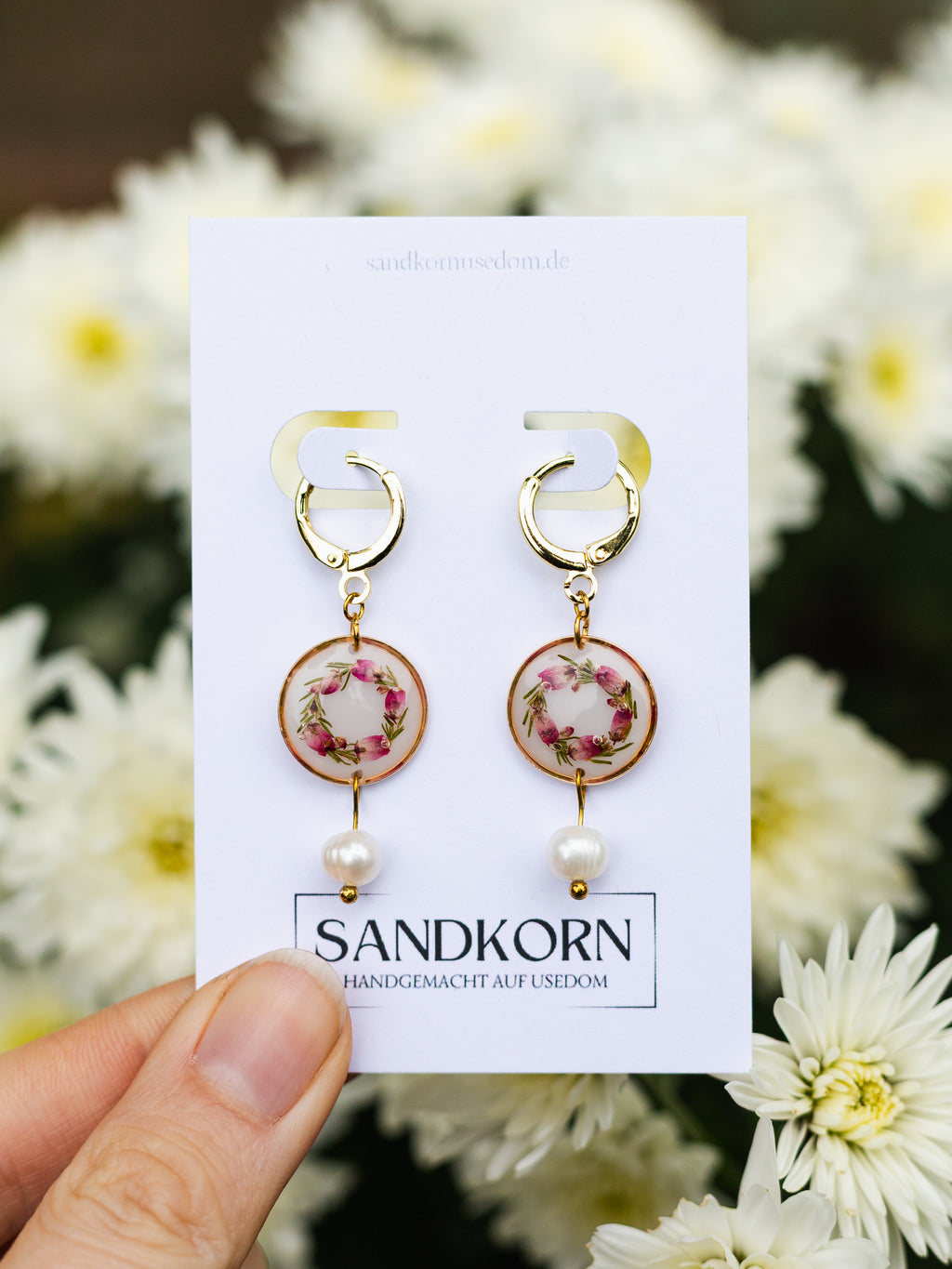 Ohrringe mit Glockenheide-Kranz und Süßwasserperlen