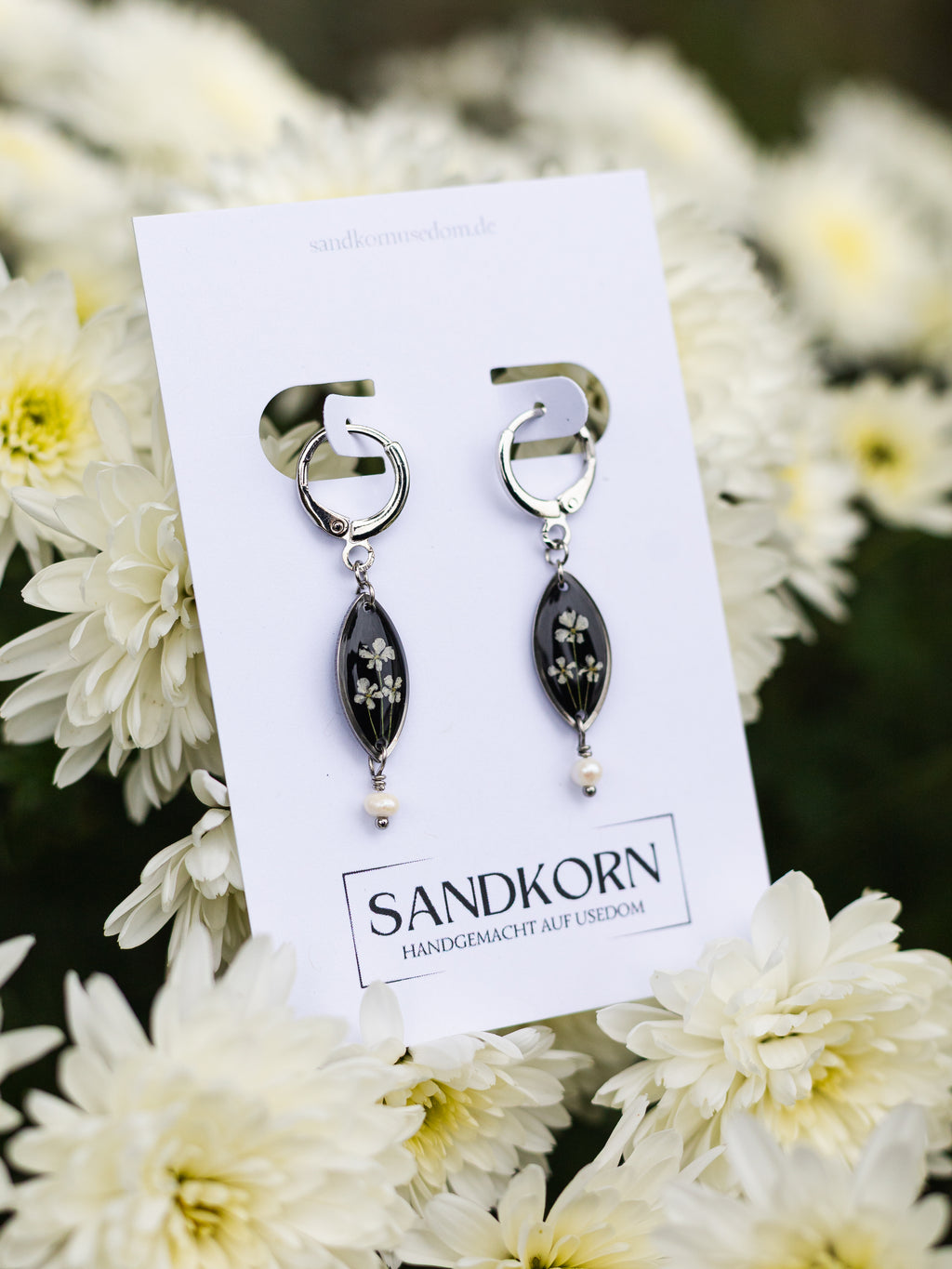 Ohrringe mit Wilder Möhre und Süßwasserperlen