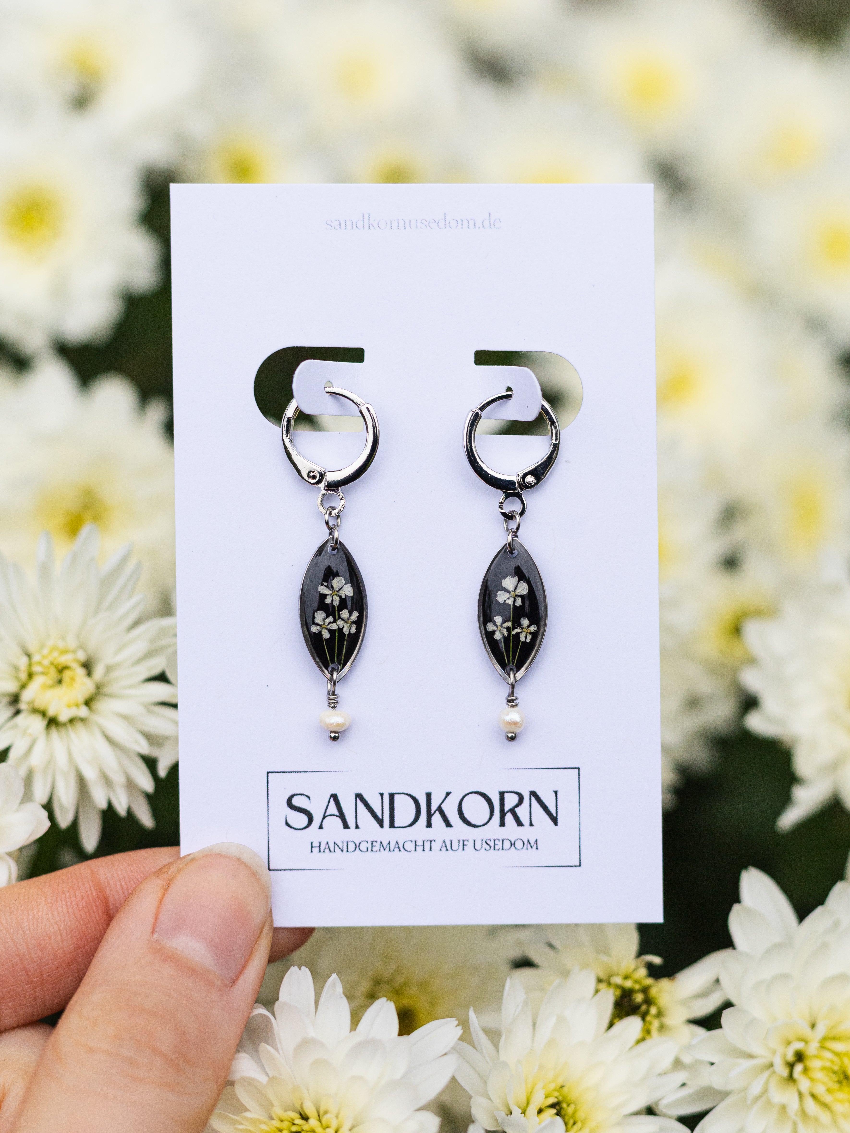 Ohrringe mit Wilder Möhre und Süßwasserperlen