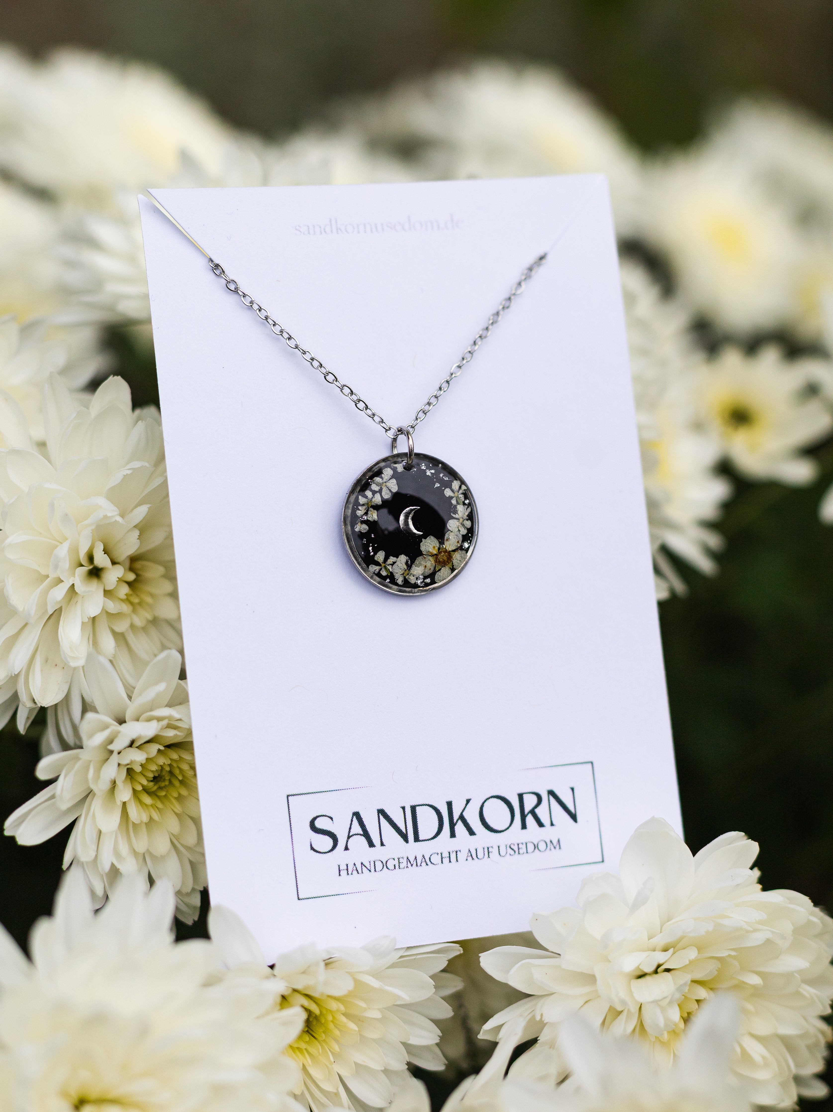 Halskette mit Mond, Spiere und Wilder Möhre