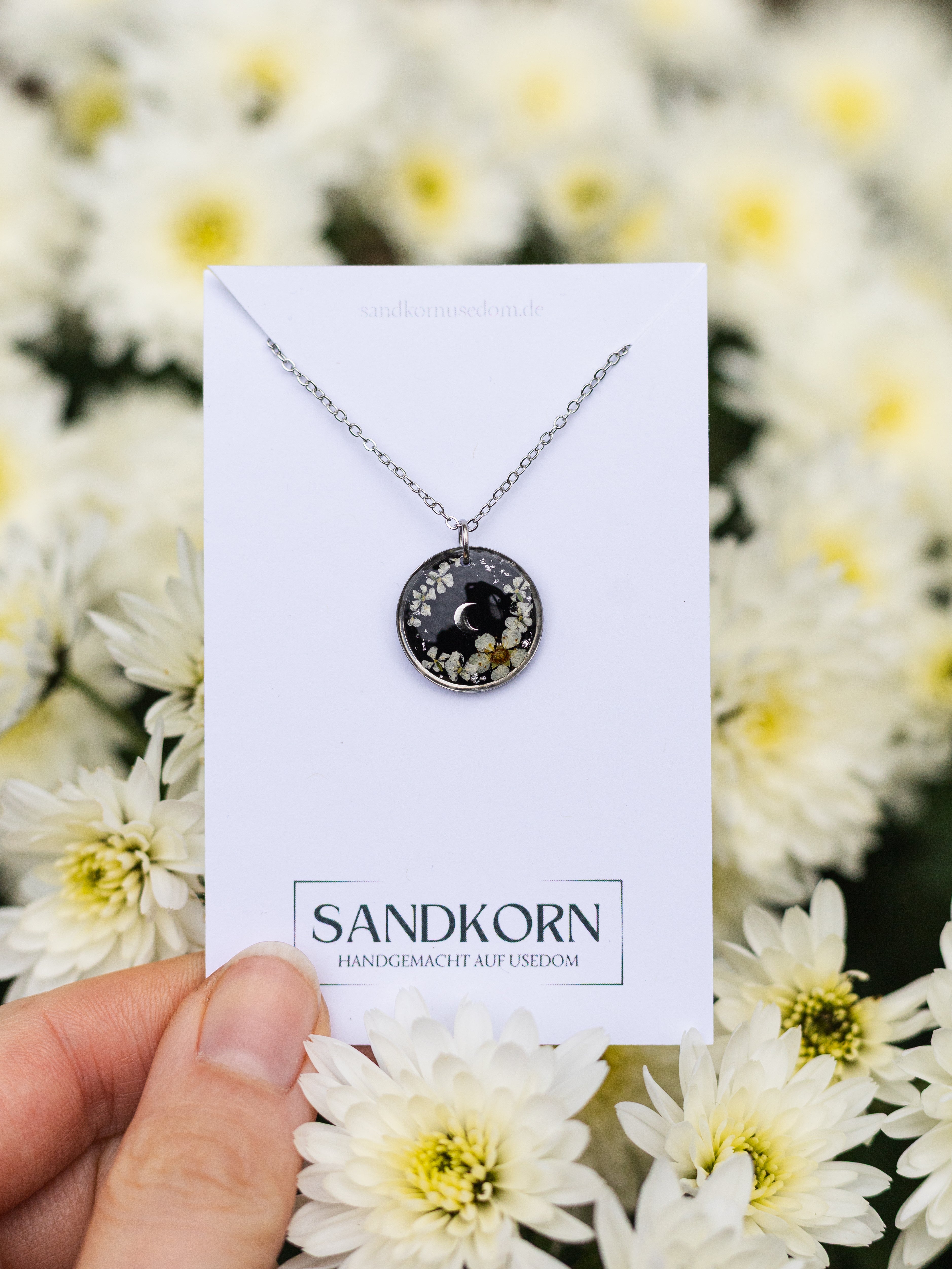 Halskette mit Mond, Spiere und Wilder Möhre