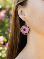 Statement-Ohrringe mit echten Chrysanthemen | Usedom Schmuck | Blumenschmuck | Blumenohrringe | Naturschmuck | Ohrringe mit Blumen