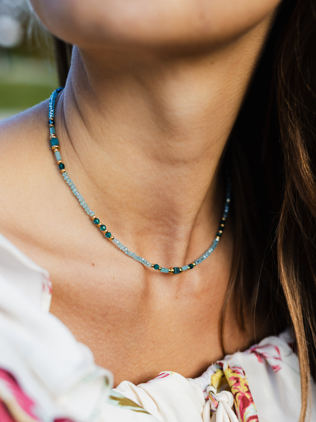 Halskette mit Edelsteinperlen