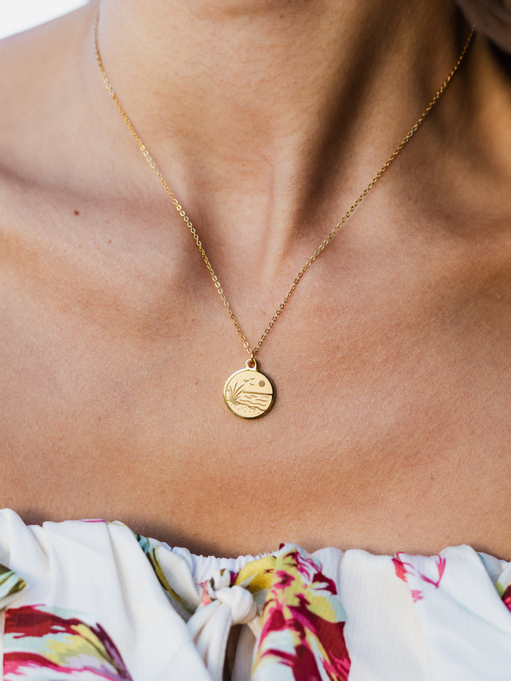 Exklusive Halskette mit detaillierter Strand-Gravur | Usedom Schmuck | Original SANDKORN Usedom | Ostsee Halskette | Ostsee Schmuck | Geschenk Ostsee | Schmuck Meer | Wasserfester Schmuck