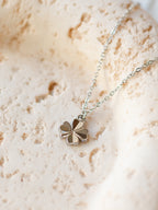 Halskette mit Kleeblatt