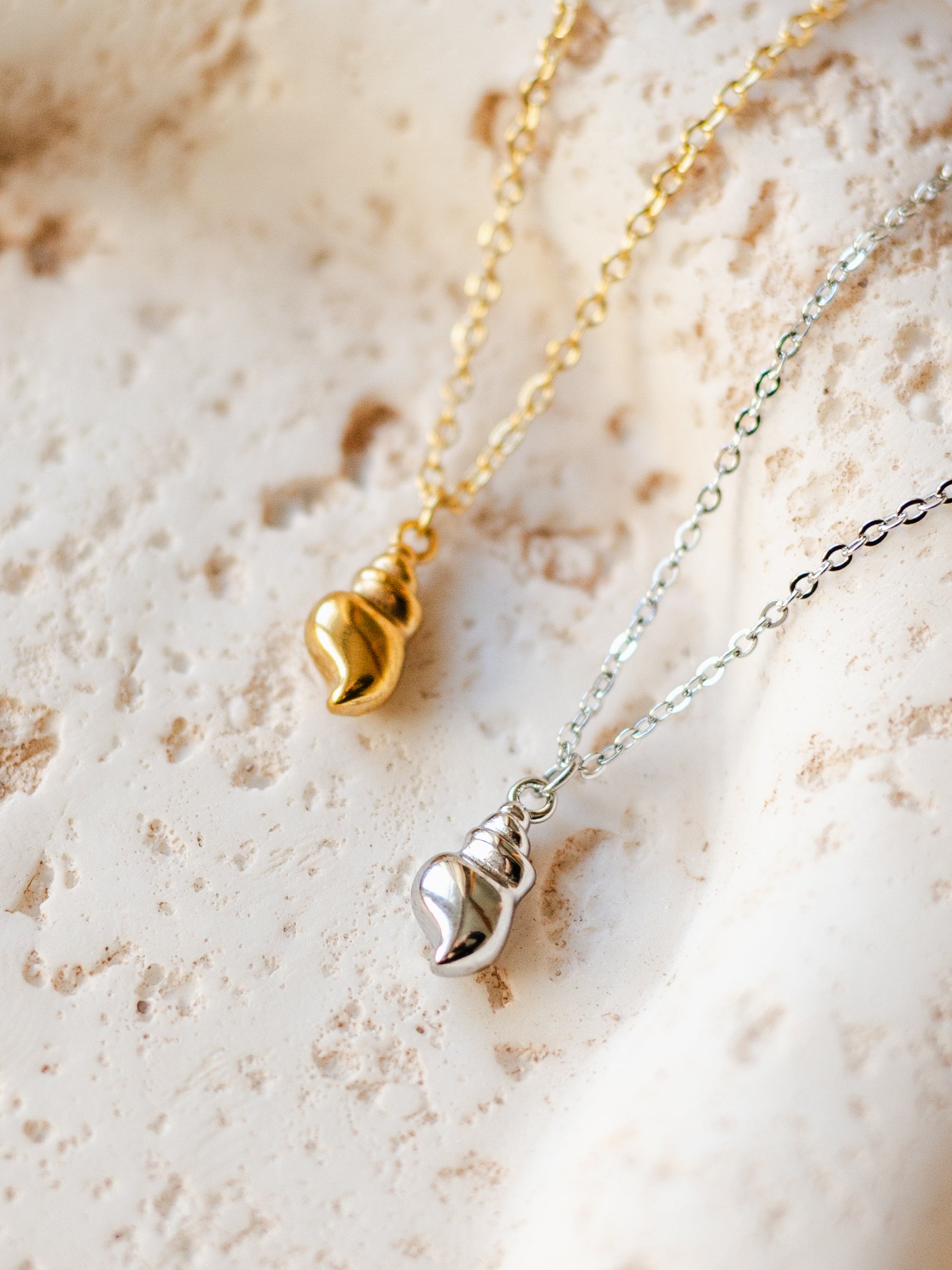 Halskette mit Muschel