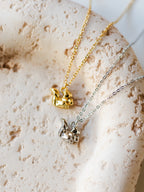 Halskette mit Eichhörnchen und Eichel