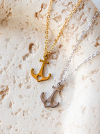 Halskette mit Anker und Herz