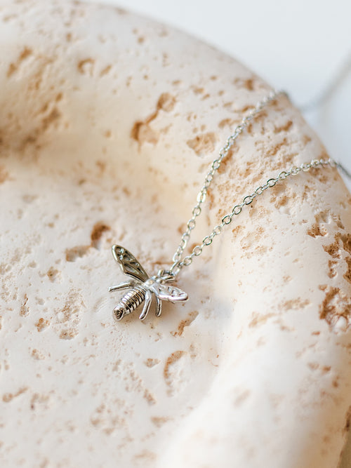 Naszyjnik z pszczołą
