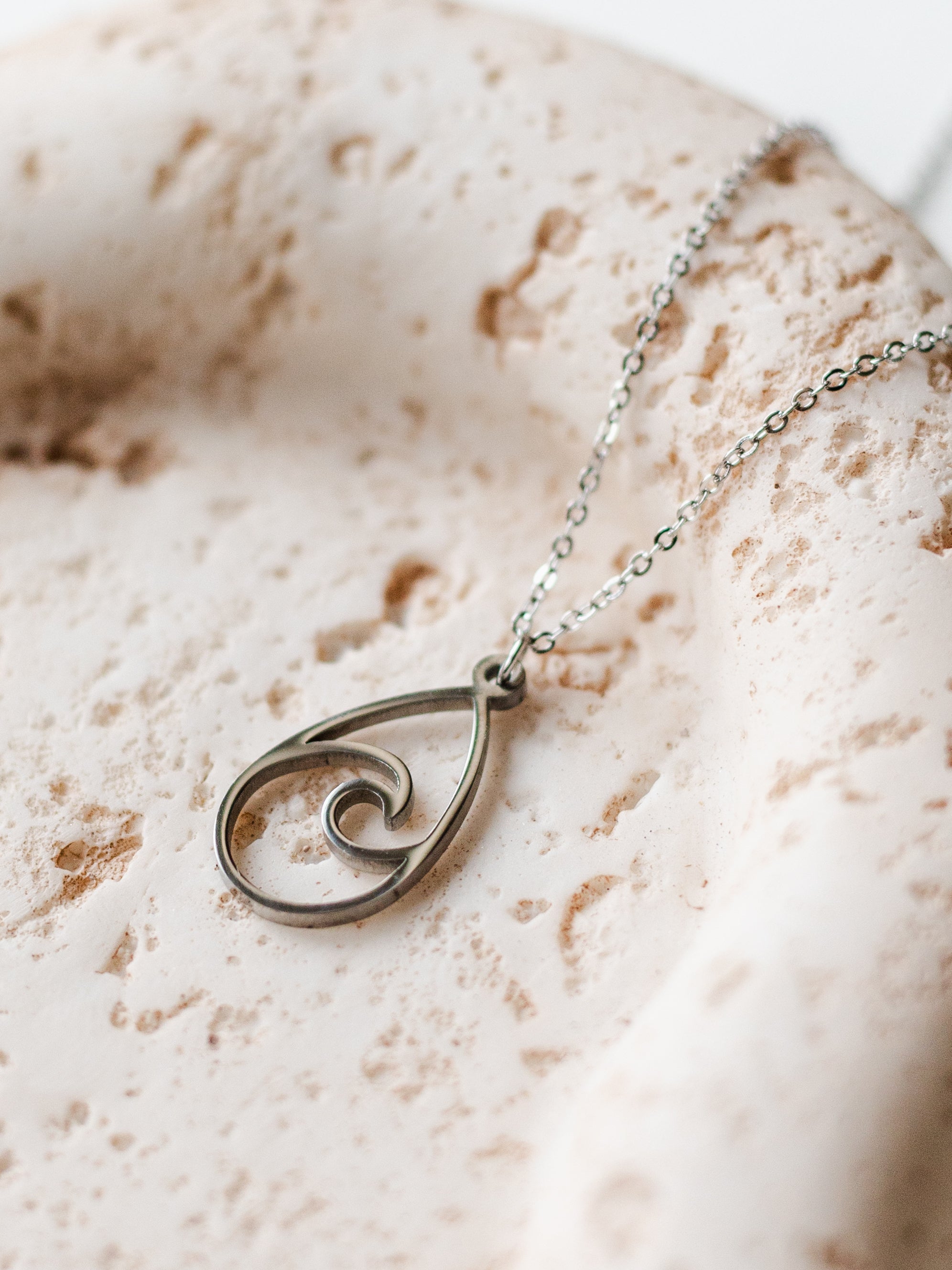 Earrings with pansies