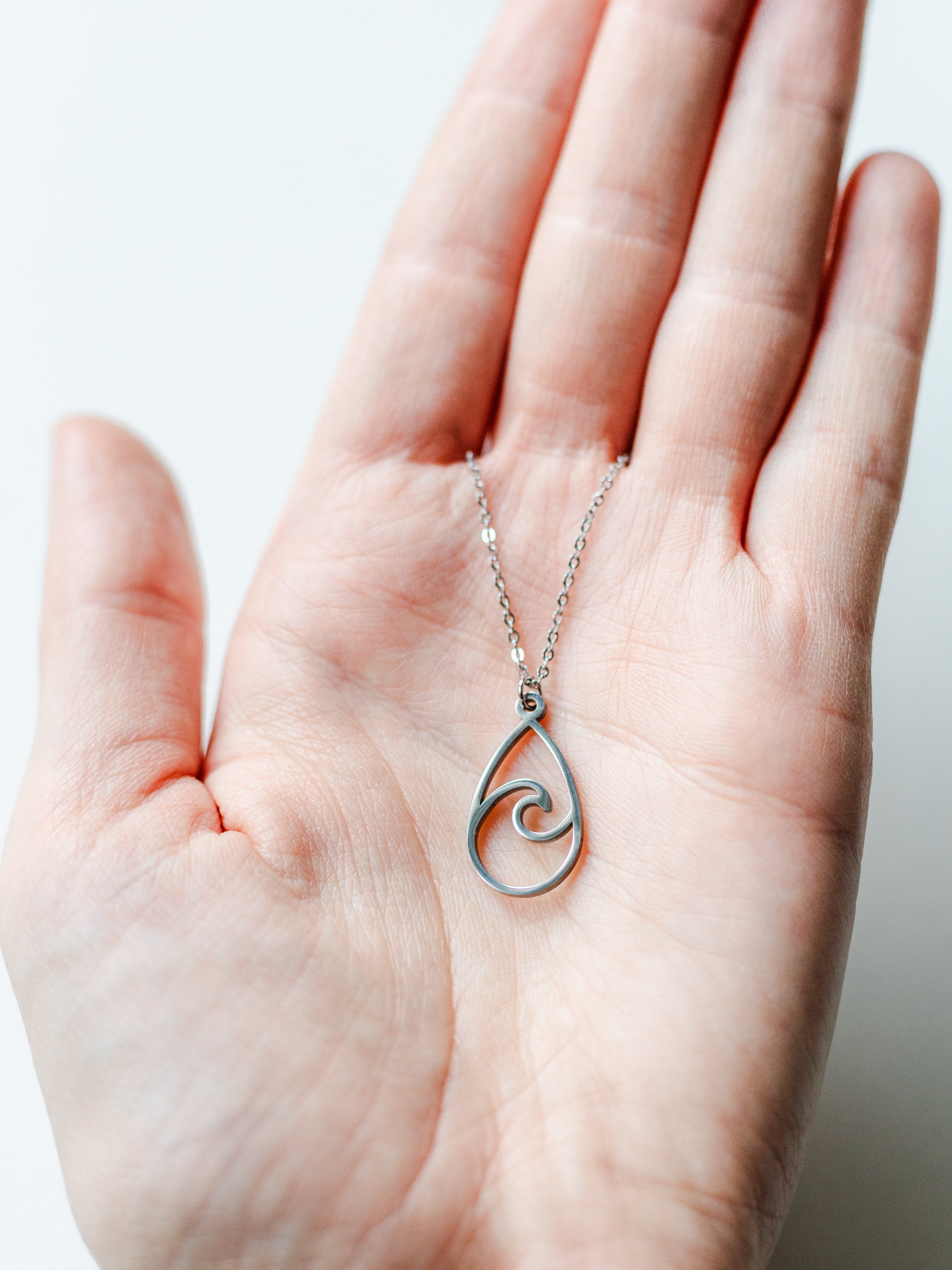 Earrings with pansies