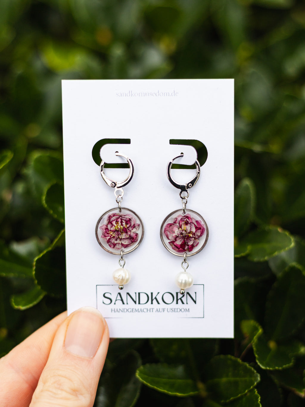 Ohrringe mit Rosen und Süßwasserperlen