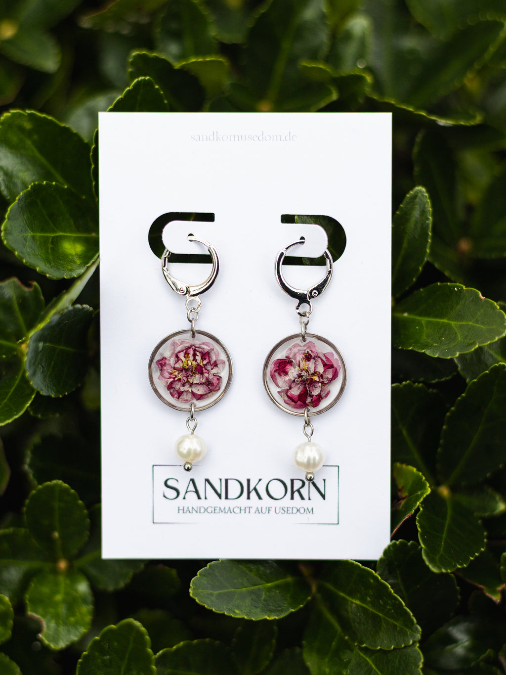 Ohrringe mit Rosen und Süßwasserperlen