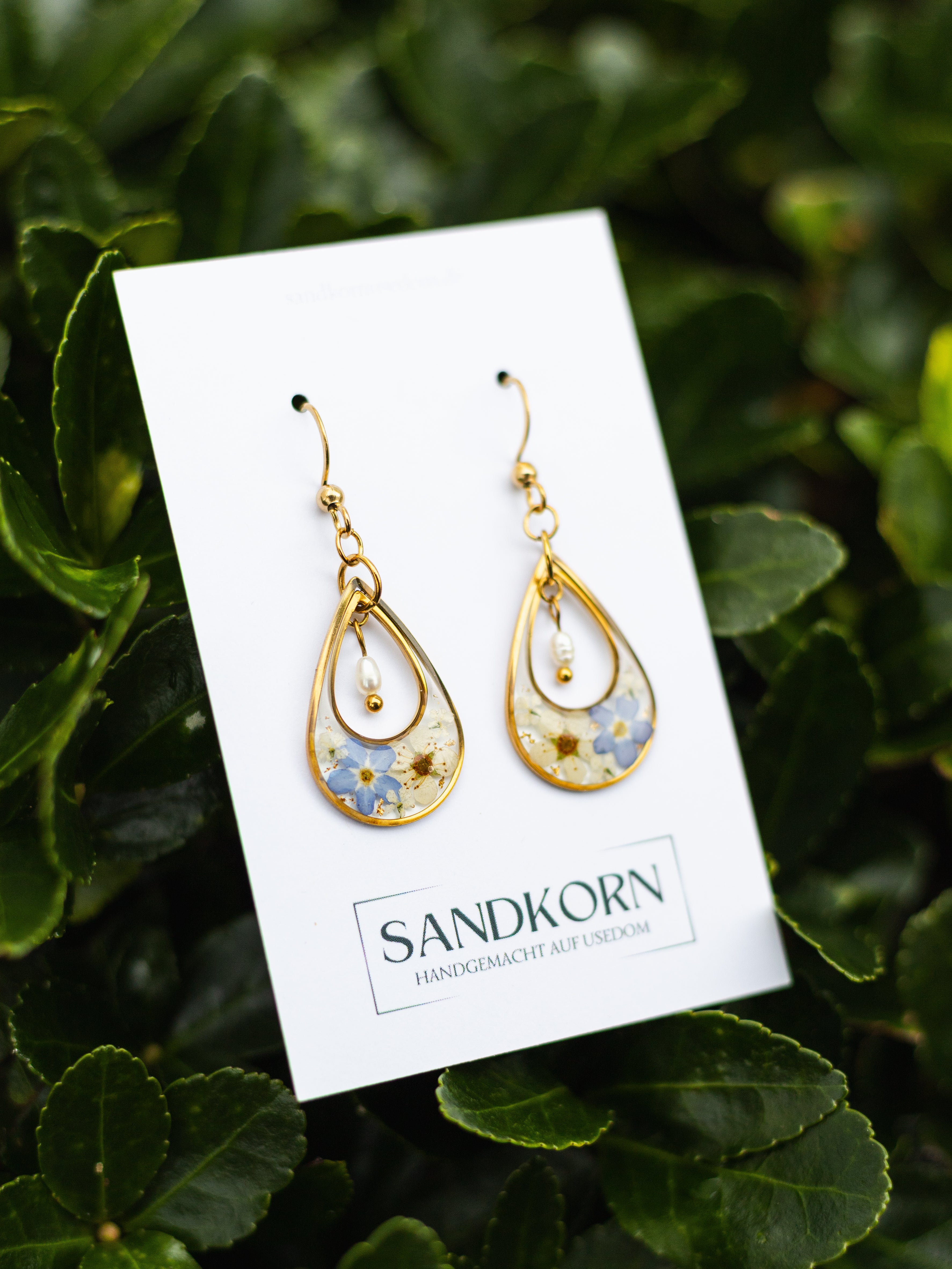 Kolczyki z niezapominajką, tawułą i perłami słodkowodnymi