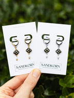 Schwarze Ohrringe mit echten Blüten und Süßwasserperlen | Usedom Schmuck