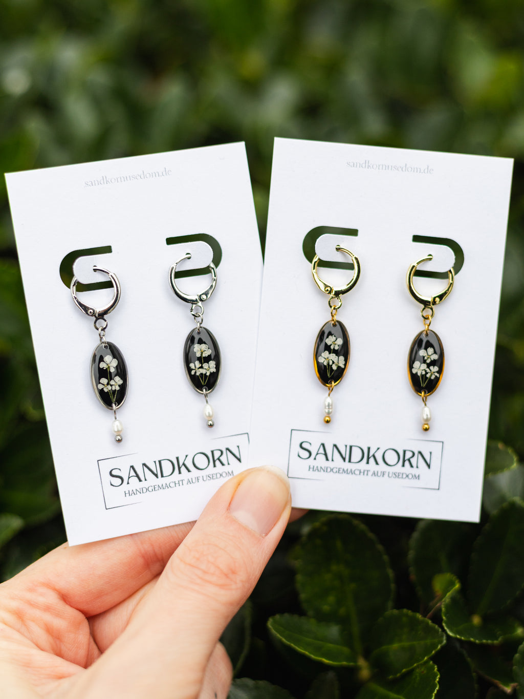 Schwarze Ohrringe mit echten Blüten und Süßwasserperlen | Usedom Schmuck | Naturschmuck | Ohrringe mit Blumen